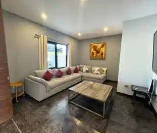 Propiedad FLAMINGOSU2-H Imagen 03sala_casa_residencial_lagos_del_sol_cancun_flamingosu2.jpg