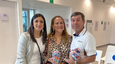 Eva y Noé con el equipo de Propiedades Cancún