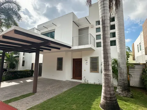 Casa renta en Residencial Cumbres, Cancún