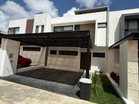Casa en renta en residencial Rio, Cancún