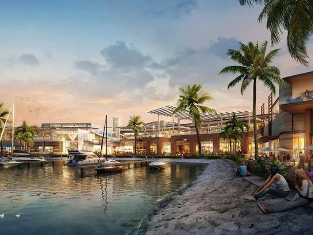 Marina con palmeras y edificios residenciales en Puerto Cancún