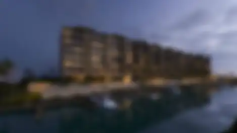 Propiedad LA VELA Imagen 01fachada_nocturna_desarrollo_las_velas_puerto_cancun.JPG